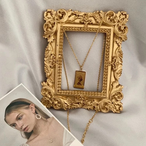 Queen Elizabeth • Necklace